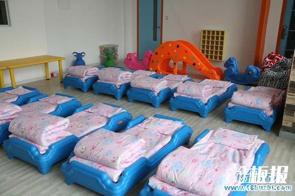 幼儿园中班睡眠室布置