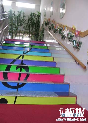幼儿园楼梯环境装饰：可爱多彩的音符