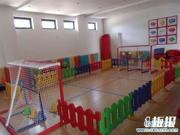 幼儿园室内活动场所布置：小型足球场