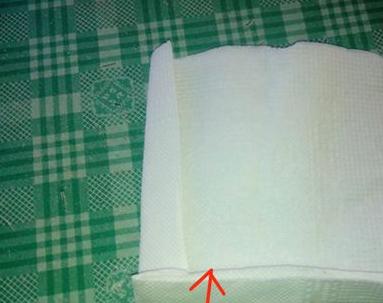 餐巾纸玫瑰花的折法步骤