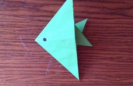 手工折纸鱼的折法图